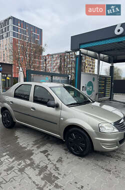 Седан Renault Logan 2010 в 