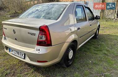 Седан Renault Logan 2012 в 