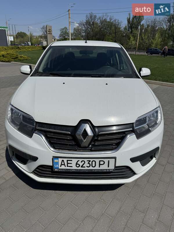 Седан Renault Logan 2021 в 