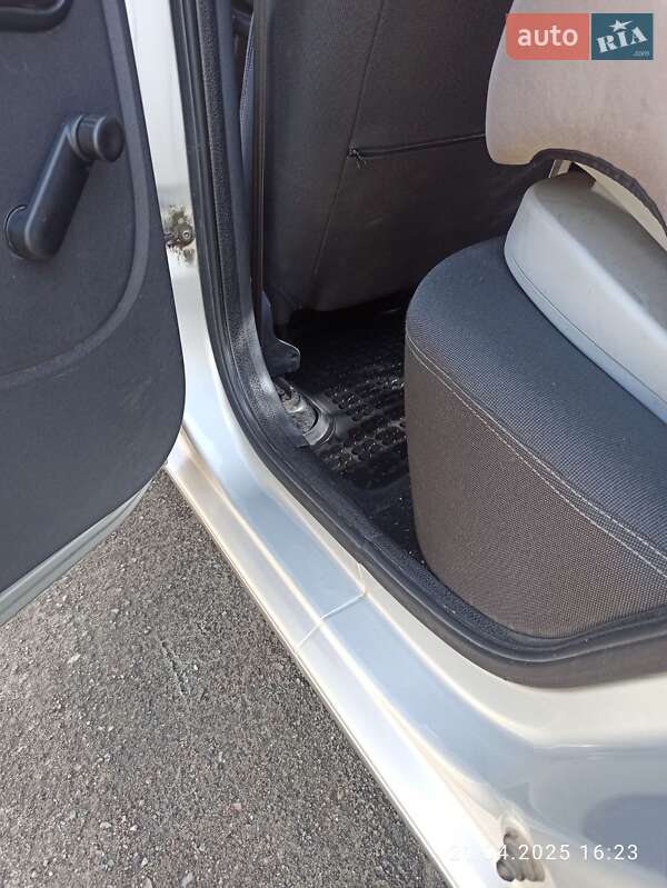 Седан Renault Logan 2012 в Дніпрі фото 17 Седан Renault Logan 2012 в Дніпрі