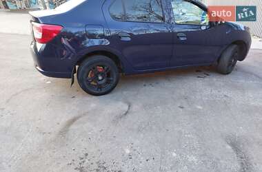 Седан Renault Logan 2015 в 