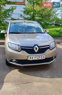 Седан Renault Logan 2013 в 