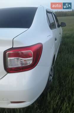Седан Renault Logan 2013 в 