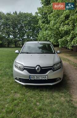 Седан Renault Logan 2014 в 