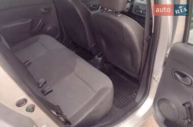 Седан Renault Logan 2014 в 