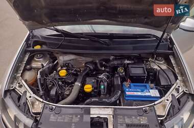 Седан Renault Logan 2014 в 