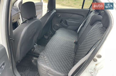 Седан Renault Logan 2015 в 