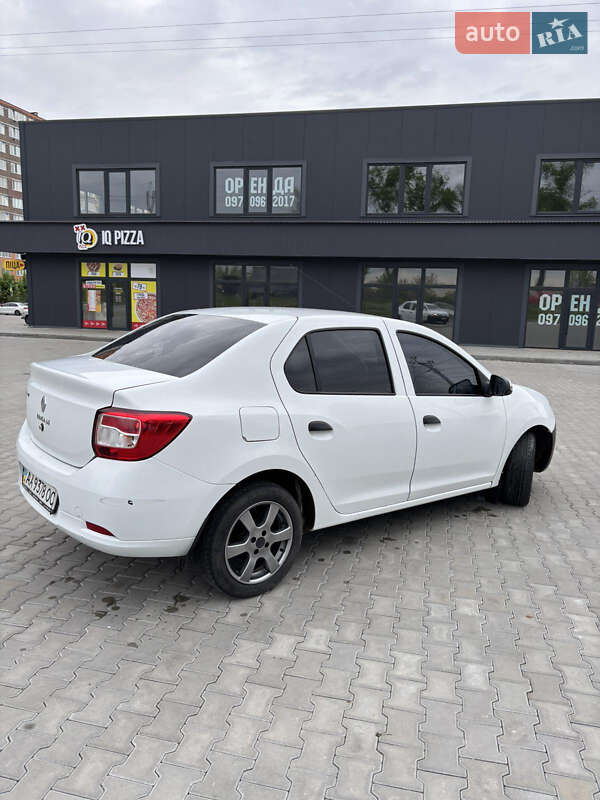 Седан Renault Logan 2013 в 