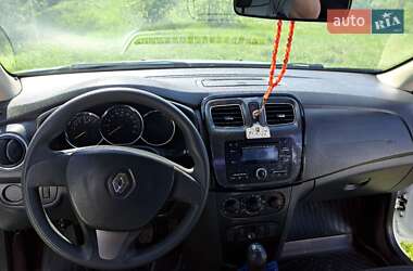 Седан Renault Logan 2013 в 