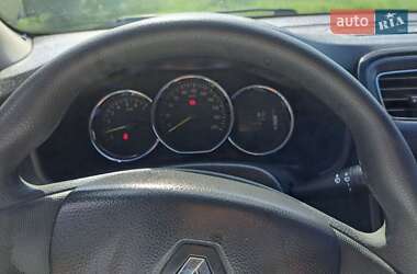 Седан Renault Logan 2013 в 