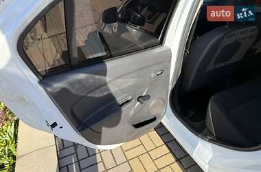 Седан Renault Logan 2019 в 