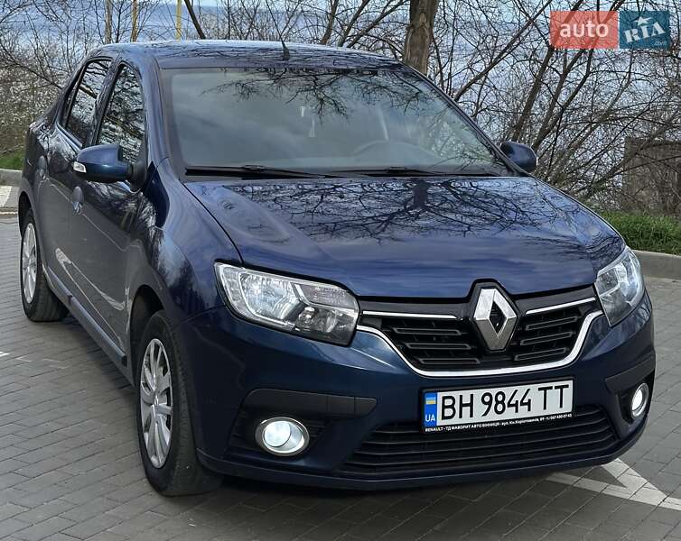 Седан Renault Logan 2017 в 