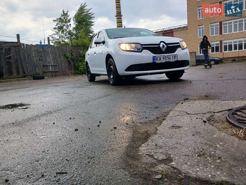 Седан Renault Logan 2016 в 