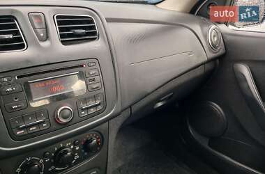 Седан Renault Logan 2016 в 