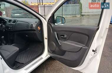 Седан Renault Logan 2016 в 