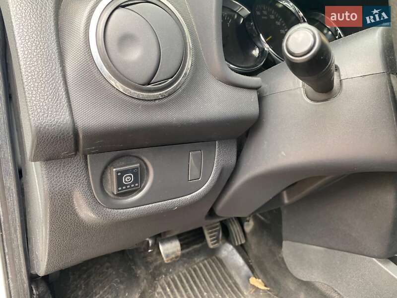 Седан Renault Logan 2016 в Киеве