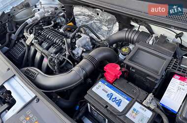 Седан Renault Logan 2019 в 