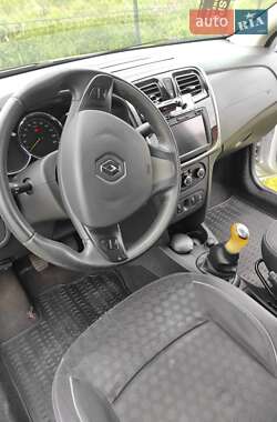 Седан Renault Logan 2013 в 