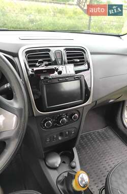 Седан Renault Logan 2013 в 