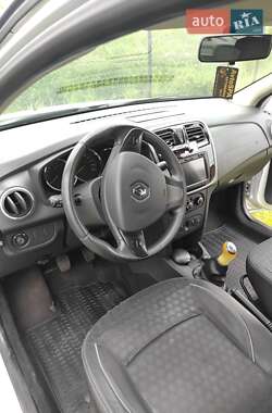 Седан Renault Logan 2013 в 