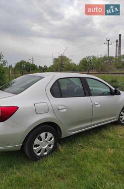 Седан Renault Logan 2013 в 