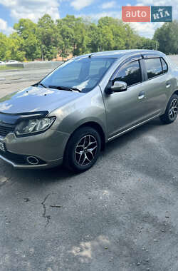 Седан Renault Logan 2014 в Лозовой