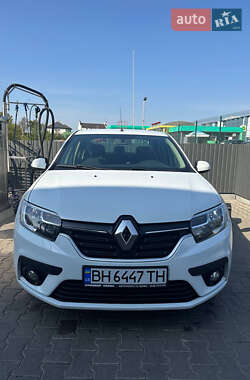 Седан Renault Logan 2017 в 