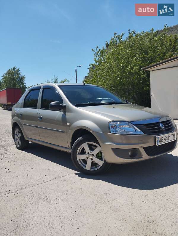 Седан Renault Logan 2009 в Днепре