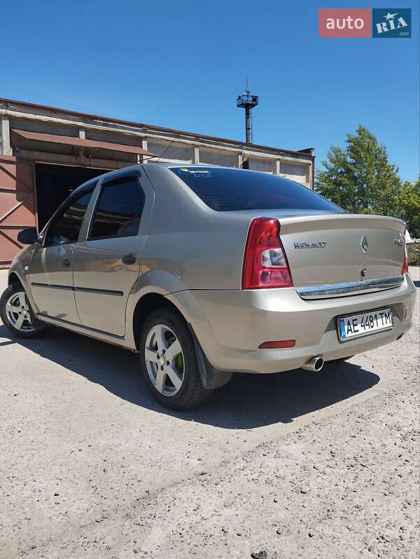 Седан Renault Logan 2009 в Днепре