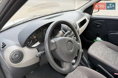 Седан Renault Logan 2012 в 