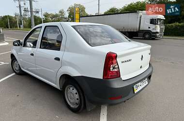 Седан Renault Logan 2012 в 