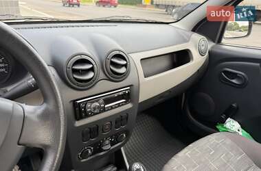 Седан Renault Logan 2012 в 