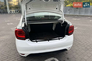 Седан Renault Logan 2019 в 