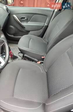 Седан Renault Logan 2017 в 