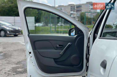 Седан Renault Logan 2017 в 