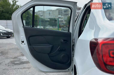 Седан Renault Logan 2017 в 