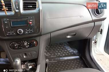 Седан Renault Logan 2016 в 