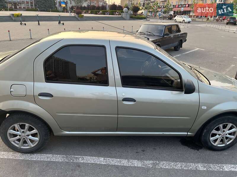 Седан Renault Logan 2011 в Умані