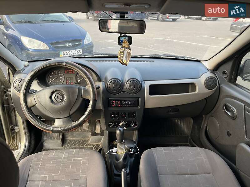 Седан Renault Logan 2011 в Умані