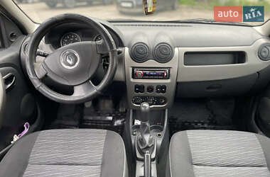 Седан Renault Logan 2012 в 