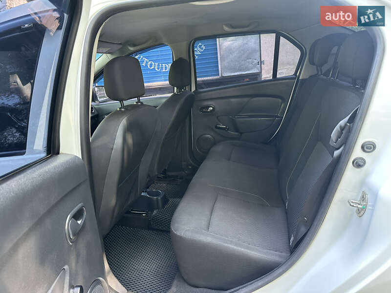 Седан Renault Logan 2019 в Черновцах