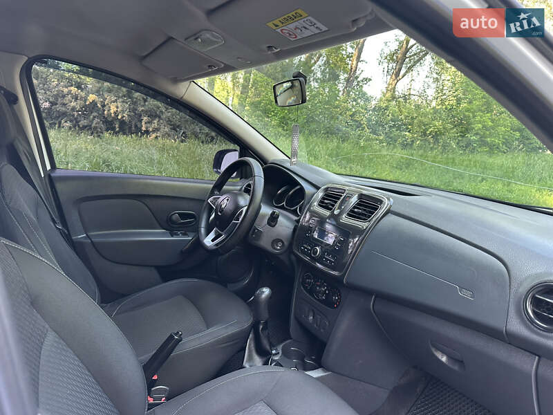 Седан Renault Logan 2019 в Черновцах