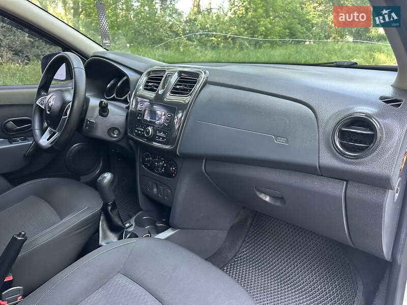Седан Renault Logan 2019 в Черновцах