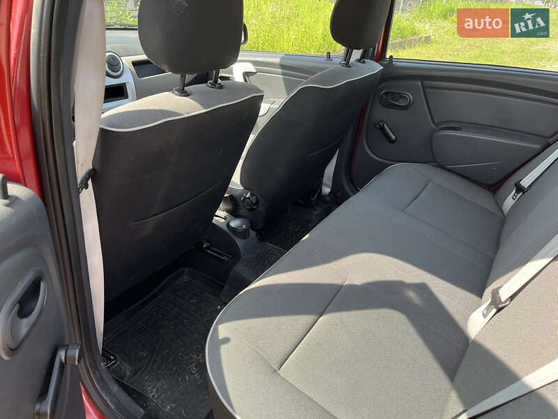 Седан Renault Logan 2012 в Львові
