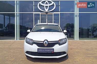 Седан Renault Logan 2015 в 