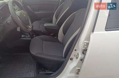 Седан Renault Logan 2015 в 