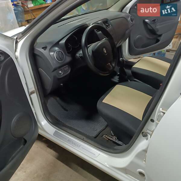 Седан Renault Logan 2013 в Умани