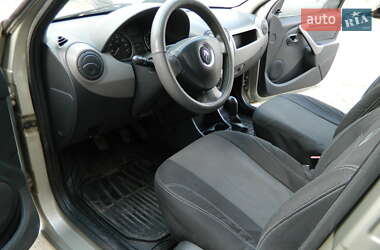 Седан Renault Logan 2011 в 