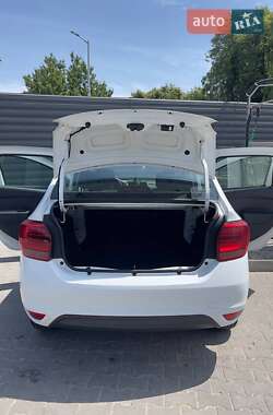 Седан Renault Logan 2017 в 