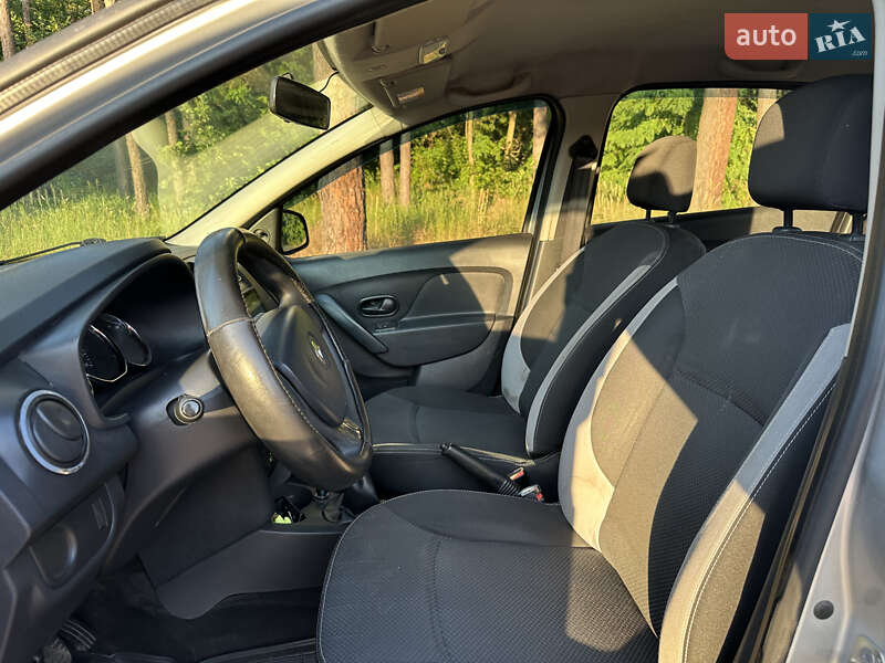 Седан Renault Logan 2013 в Кропивницком